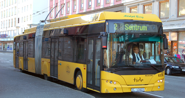 Trådbusslinjen i Bergen ska vara kvar efter en mångmiljonsatsning. Foto: Alasdair McLellan/Wikimedia Commons.