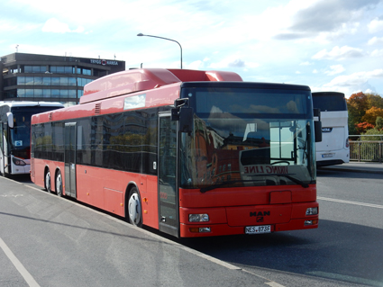 Barnhusbron – en av få bussparkeringar i Stockholms innerstad, men numera avgiftsbelagd. Sveriges Bussföretag protesterar m ot Stockholms nya parkeringsregler för bussar. Foto: Ulo Maasing.