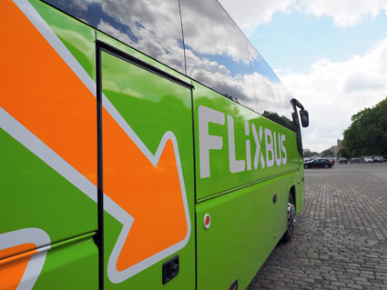 Tyska expressbussjätten FlixBus går till offensiv i Sverige. Foto: FlixBus.