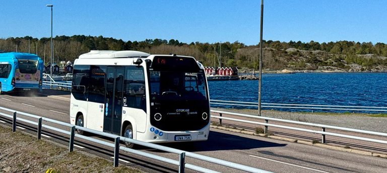 Mikrobuss från Otokar i Bohusläns skärgård